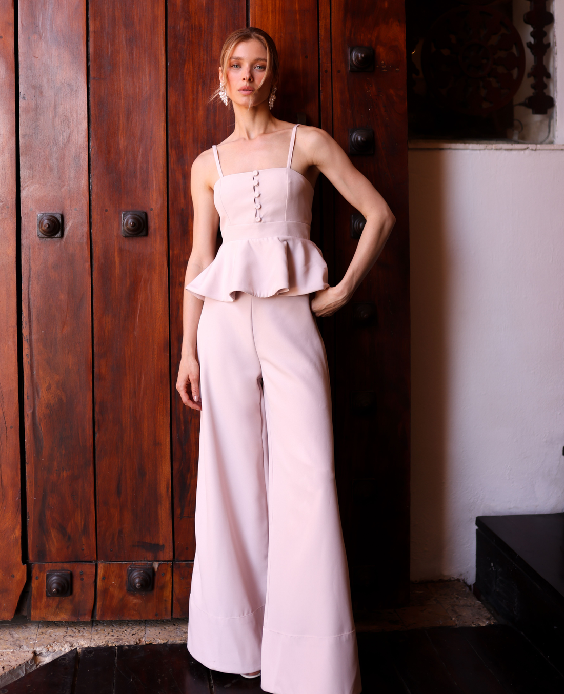 Pantalon atemporal de talle alto y corte palazzo