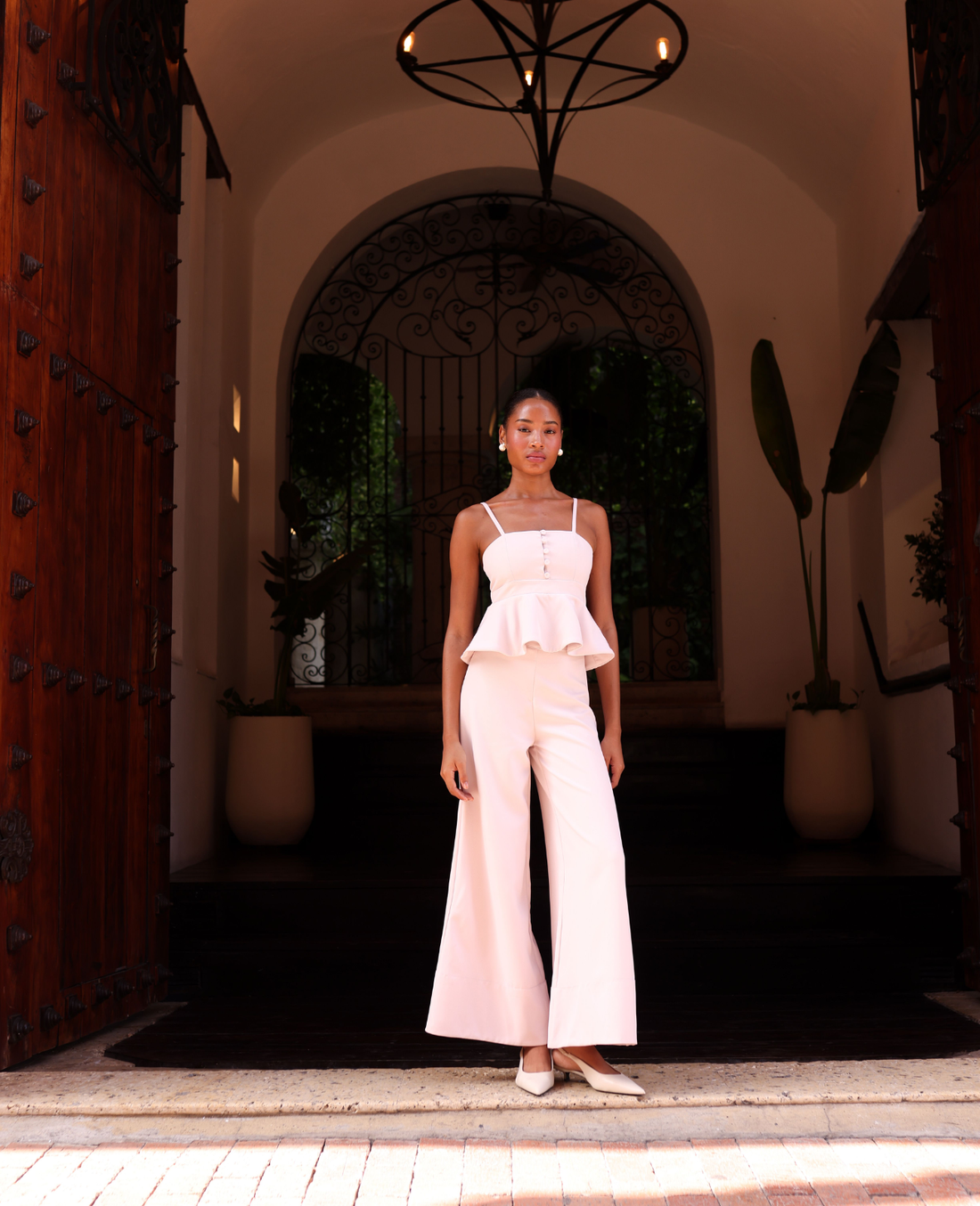 Pantalon atemporal de talle alto y corte palazzo